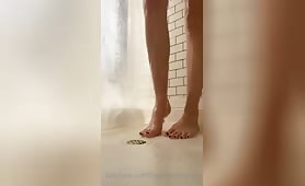 Therperfect mistress feet and soles showering
