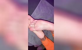 Goddess Teresa having her sexy arched soles cum by lucky guy spurting his cum all over this samoan sexy soles
