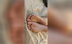 The voluptous sleepy perfectly shaped soles of Lindabooxo