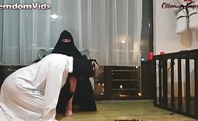 Turkish hijab woman sit on the throne and have her soles licked passionately