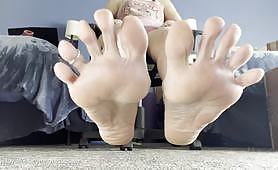 long toes sally mistress stormy sized soles