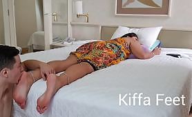 Goddess Kiffa sleepy toes get sucked and worshipped