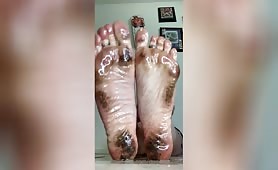 Queengsoles Pouring oil on dirty soles