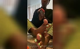 A foot show from Themelanin obsession dangling flops and green toes spoil demanding feet