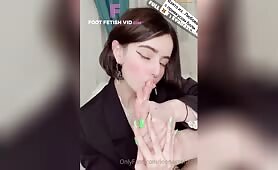 Sexy Loonassoftfeet sensual toe licking