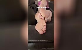 SoleMate91 I want you to cum while staring at my gorgeous meaty feet