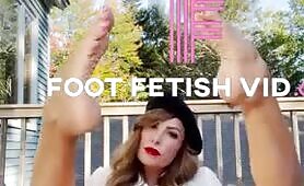 Soledesire3 a preview of my feet outside