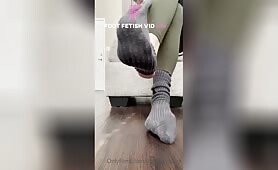 Nut your cock for Goddess Fendi s footjob