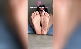 Deedeericanfeet A soles view fetish tease