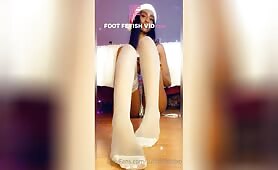 Sunnkissedxo - Merry Fucking Christmas with my foot scent